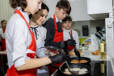 "Пятёрочка" открывает новый учебный год в "Школе питания"